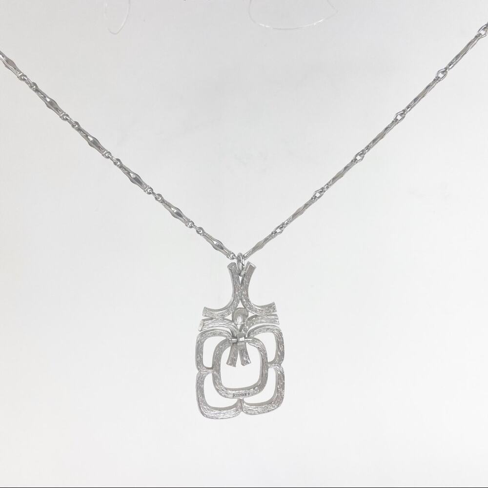 Vintage Avon Silver Tone Necklace - Picture 2 of 5